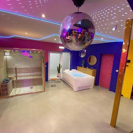 Capsule Boogie-Woogie - Jacuzzi - Sauna - Billard - Jeux - Ecran Geant - Filet Suspendu - Netflix La Louviere Bagian luar foto