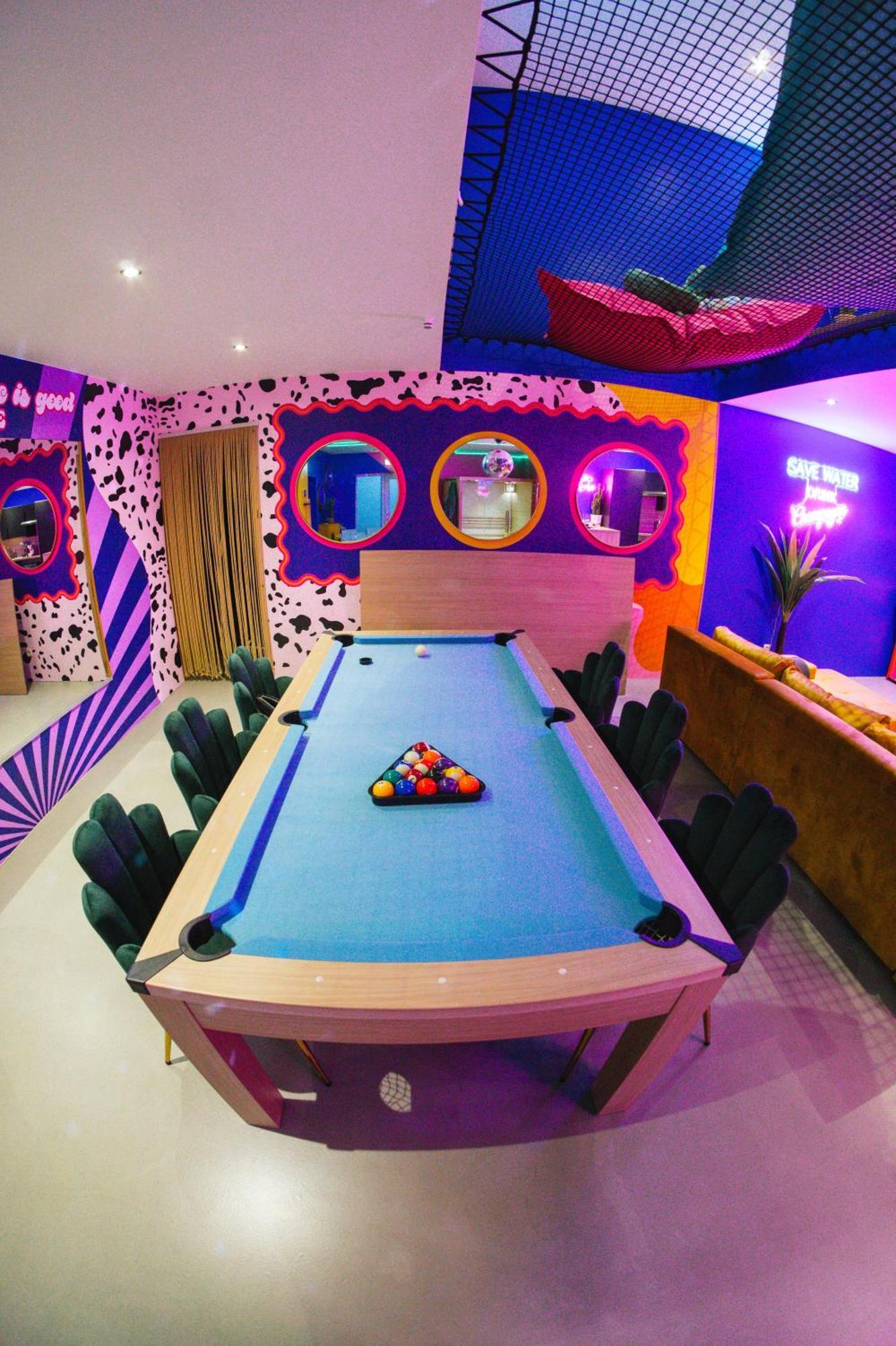 Capsule Boogie-Woogie - Jacuzzi - Sauna - Billard - Jeux - Ecran Geant - Filet Suspendu - Netflix La Louviere Bagian luar foto