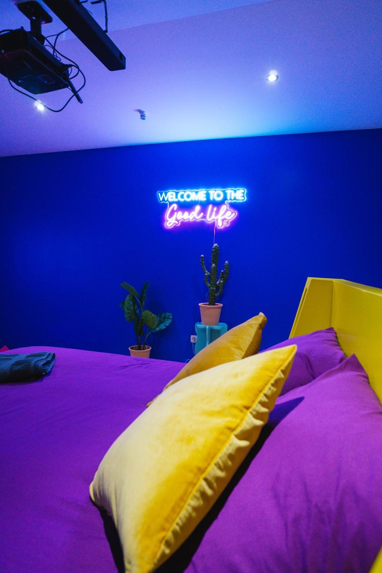Capsule Boogie-Woogie - Jacuzzi - Sauna - Billard - Jeux - Ecran Geant - Filet Suspendu - Netflix La Louviere Bagian luar foto