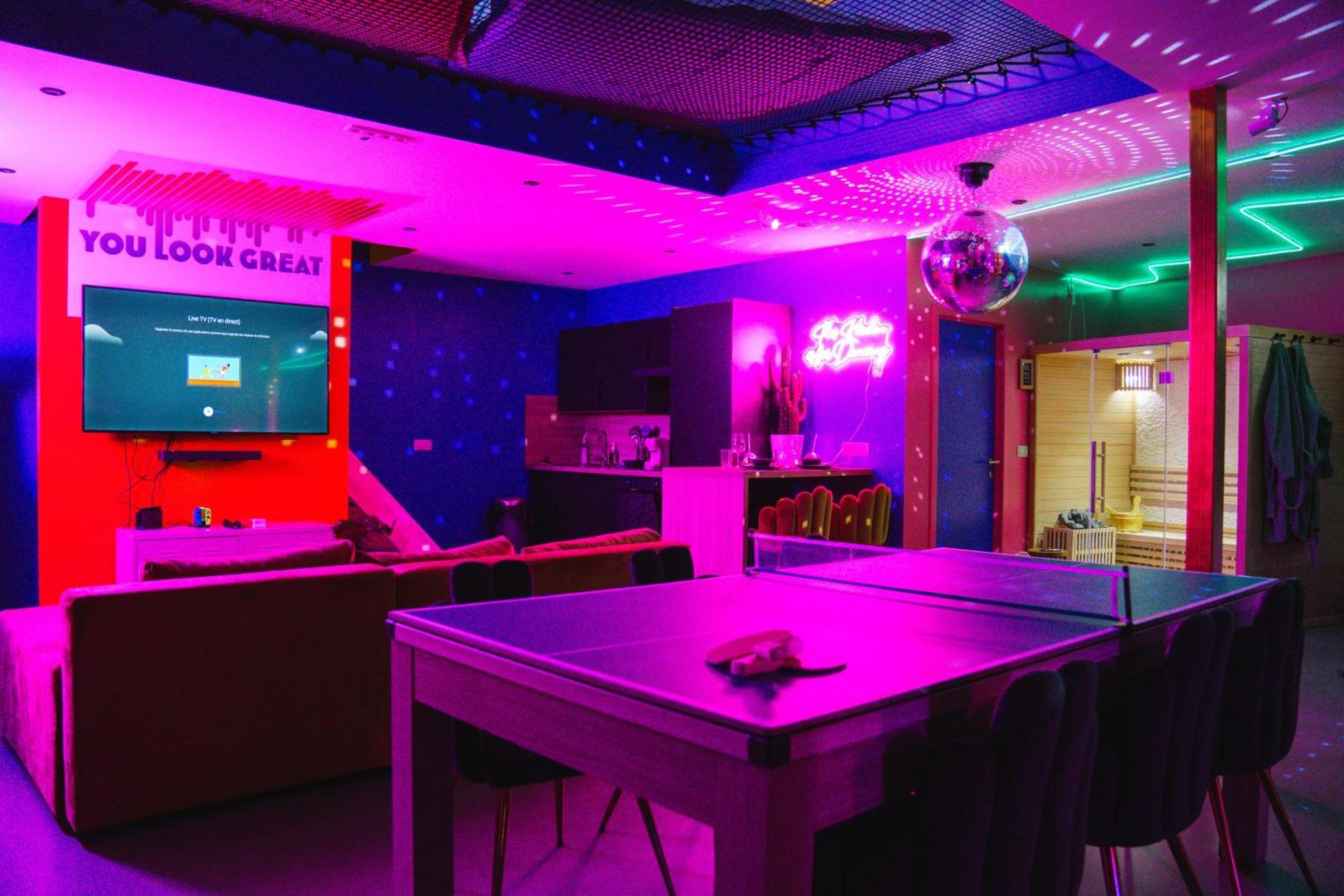 Capsule Boogie-Woogie - Jacuzzi - Sauna - Billard - Jeux - Ecran Geant - Filet Suspendu - Netflix La Louviere Bagian luar foto
